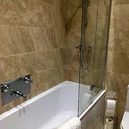 Brass Castle 4*